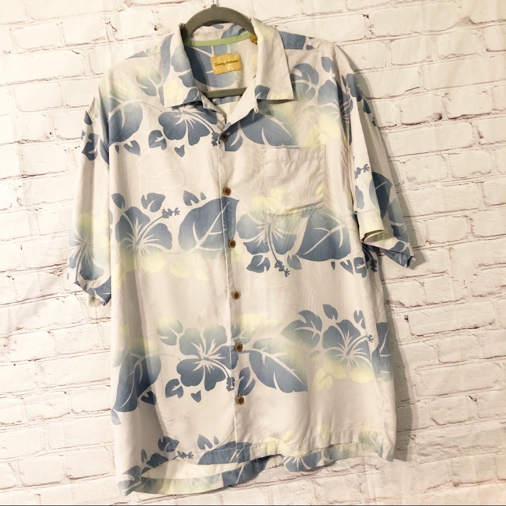 Tommy Bahamas Silk Button Up Large